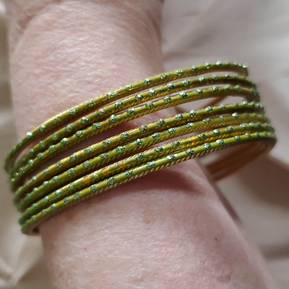 🎄5/$30🎄 7 Bangles Green and Gold